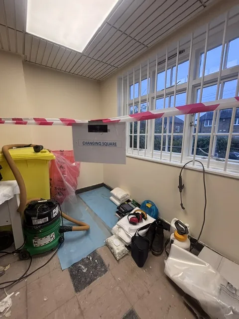 Asbestos floor tile and bitumen removal in Belgravia